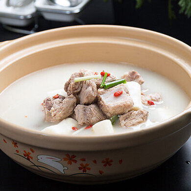 山药豌豆烧排骨汤的做法