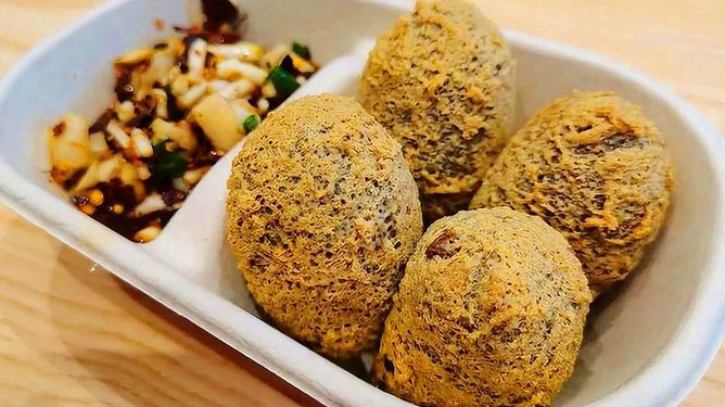 小院炸豆腐丸子的秘密，家常美食的温馨魅力