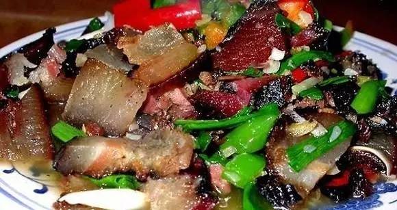 尖椒腊肉豆腐，家常美食的绝妙搭配