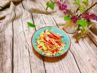 熟鸡蛋拌圆白菜的做法