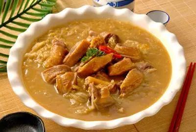 酸菜炖豆腐培根汤，酸爽开胃的温暖佳品