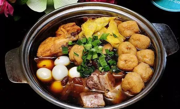 油炸豆腐炖鱼块，家常美食的醇香诱惑