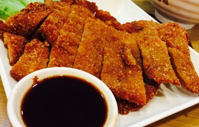 油炸豆腐炖鱼块，家常美食的醇香诱惑
