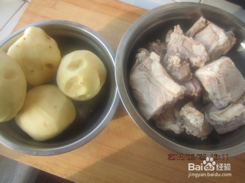排骨土豆汤圆的做法视频
