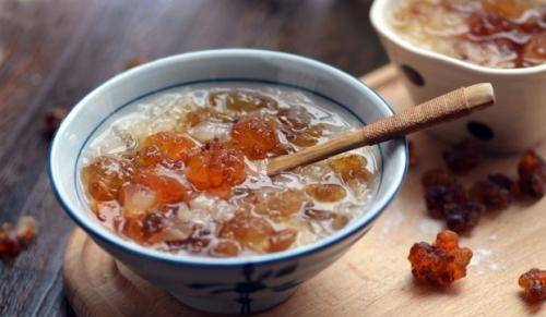 银耳豆腐羹汤，一碗润肺养颜的天然美食