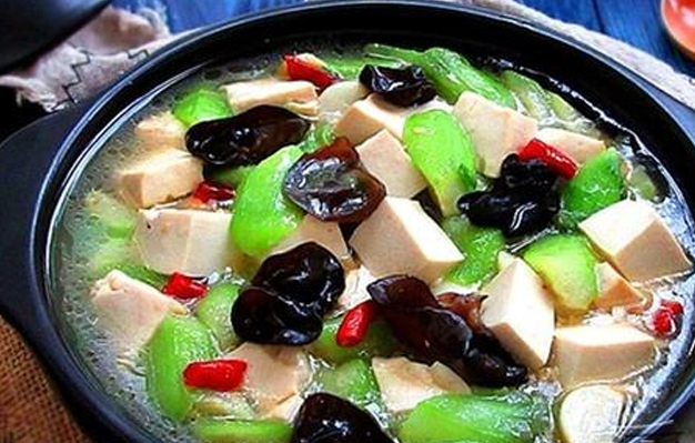 木耳豆腐拌青菜，清爽美味，健康养生食谱揭秘