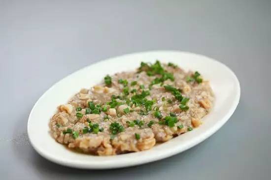 家常美食的魅力，油豆腐炒肉饼的美味与营养解析