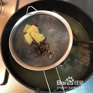 排骨头煲汤的做法