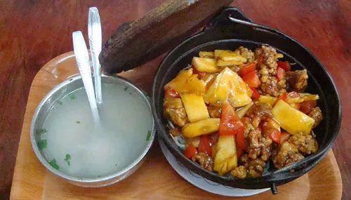 铁锅土鸡炖豆腐，传统美食的魅力与家常做法解析