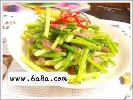 蒜苗火腿炖豆腐的做法