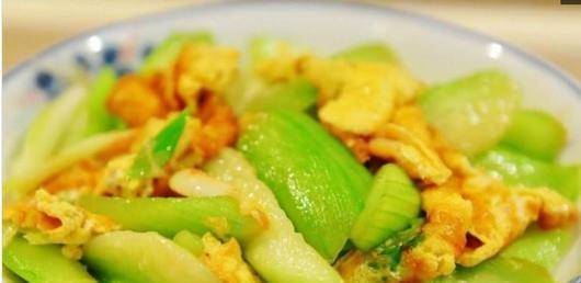 家常美食，炒豆腐芹菜土豆的美味与营养揭秘