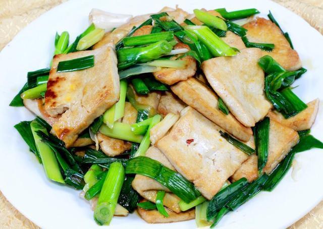 酒店蒜苗炒干豆腐，家常美食的华丽转身