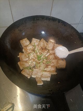 鱿鱼蛋煮豆腐的做法视频