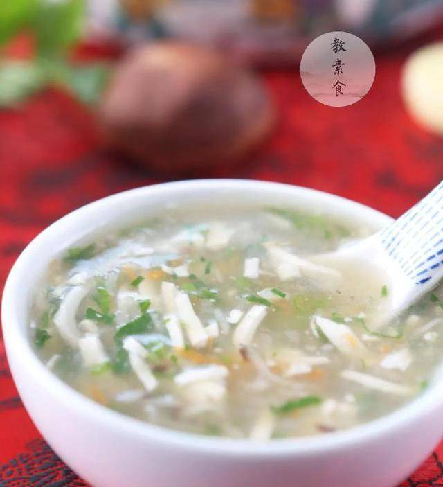 芹菜水豆腐辅食，宝宝营养美味新选择