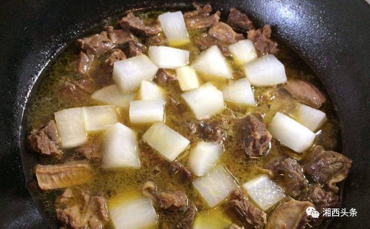 牛肉萝卜豆腐馒头，一道滋养身心的美食搭配