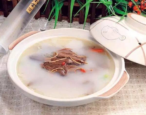 温暖身心，传统肉球汤的制作与养生功效