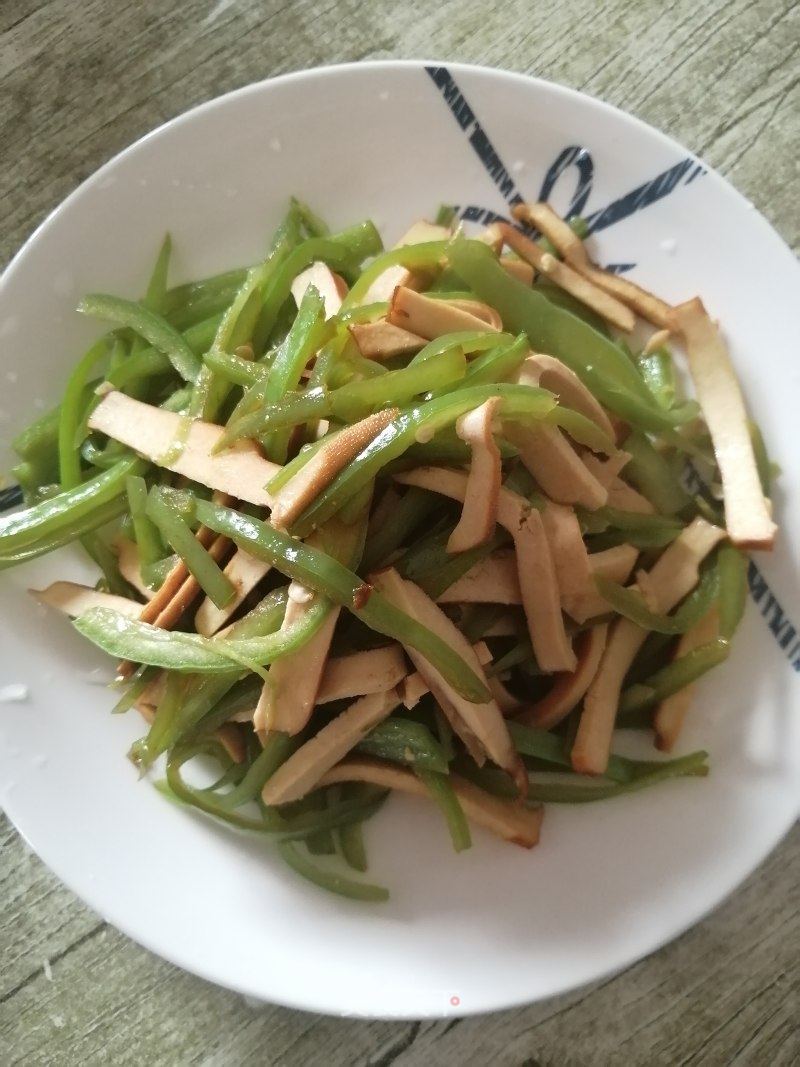 茭白豆腐干辣椒丝的做法
