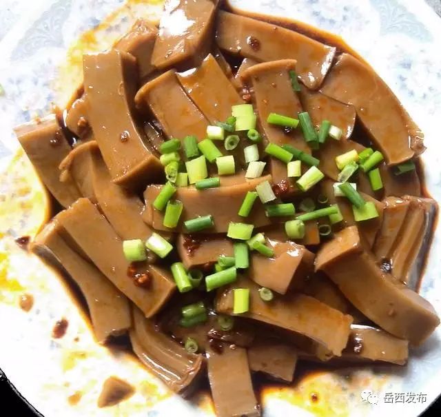 豆腐炒冬笋腊肉，传统美食的现代演绎