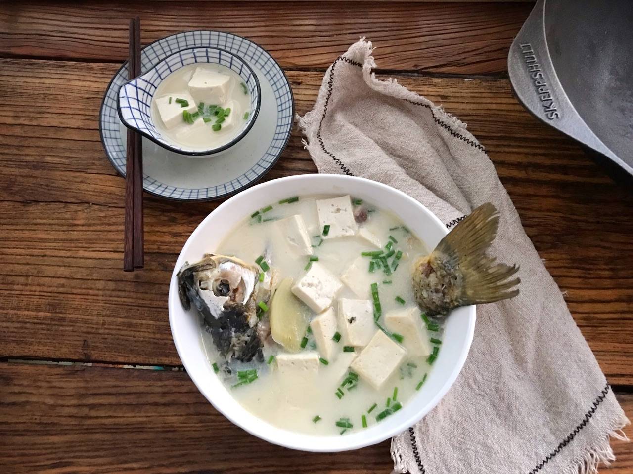 鲜美滋养，草菇海鲜豆腐煲汤的做法与益处