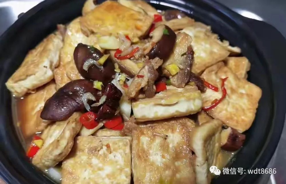 香菇炖豆腐，最简单的家常美味，营养又健康