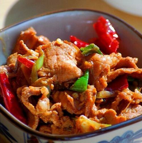 辣椒炒豆腐酿肉片，家常美食的全新尝试