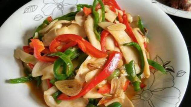干豆腐搭配海鲜菇，营养美味一拌即享！