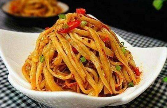 夏日清爽美食，水煮豆腐丝凉拌，简单易做，营养美味