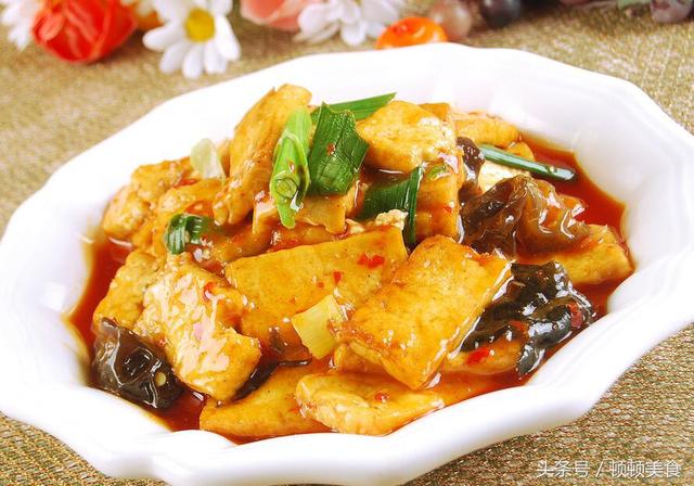 豆腐肥肉鸭蛋羹，家常美食的温暖诱惑