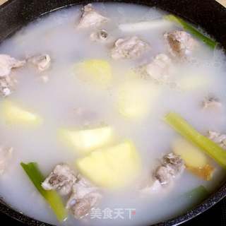 腊排骨与土豆汤的做法