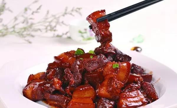 大妈的秘制家常菜，红烧肉的温情与美味