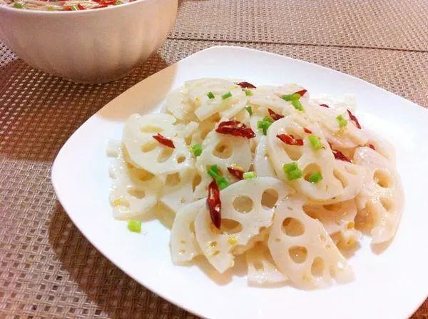 豆腐丝莲藕，一道清爽美味的家常菜做法解析