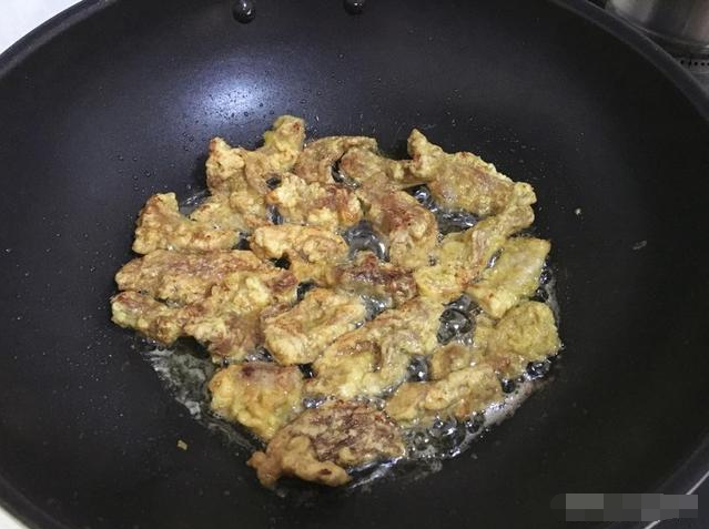金黄酥脆，美味可口——炸蟹菇的制作秘诀大公开