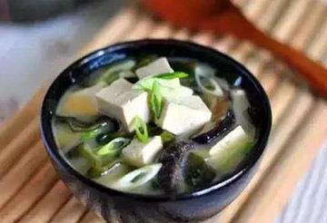 蛤壳炖豆腐，鲜美滋补的家常美食