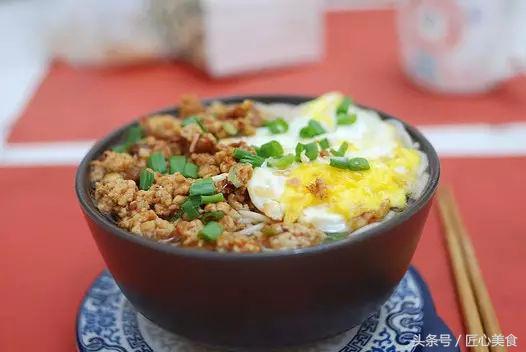 肉酱鸡蛋面条做法