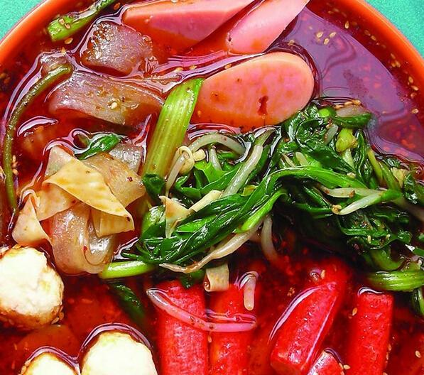 正宗四川麻辣烫，香辣诱人，唤醒味蕾的美食之旅