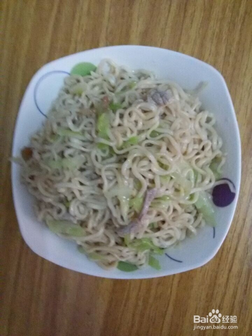 西葫芦炒面，家常美食的清新味道与简便做法解析