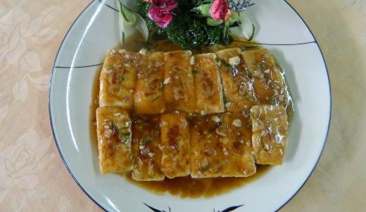 肉酿客家豆腐，传统美食的现代演绎，美味与健康的完美结合