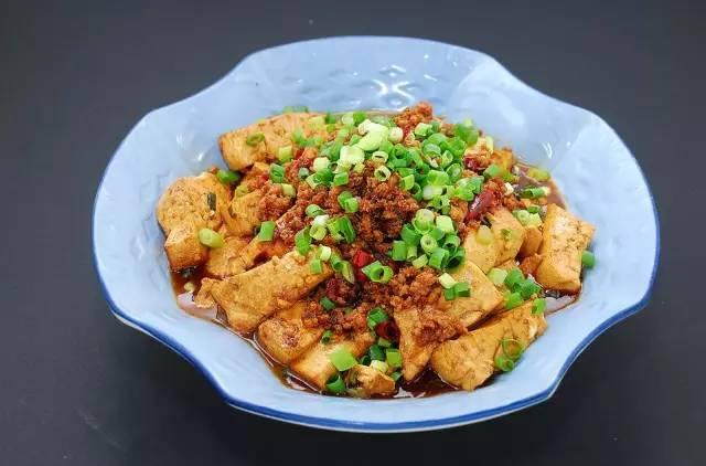 潮汕豆腐煮肉末，传统美食的温馨传承
