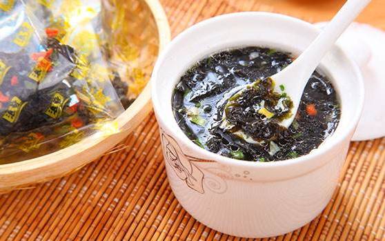 紫菜虾米炖豆腐，海陆鲜香交融的美味佳肴