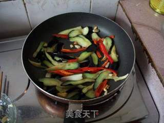 家常美食，新鲜豆腐炒茄子的美味做法与营养揭秘