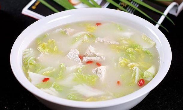 鲳鱼炖豆腐白菜，鲜美营养的家常美味