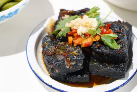 探秘云台山美食——独特风味的臭豆腐制作全过程
