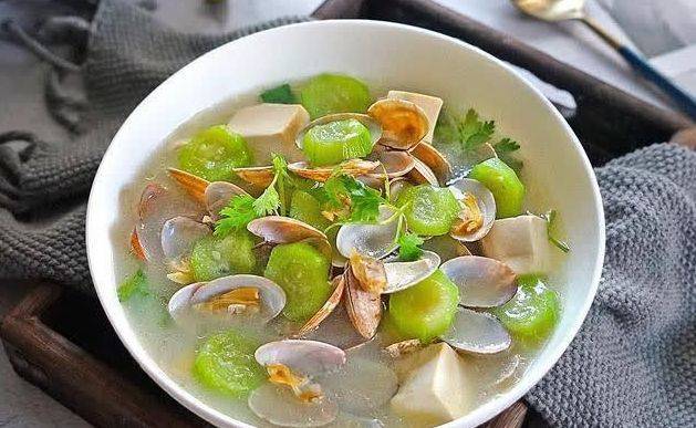 豆腐蔬菜粒丸子汤，美味与健康的完美融合