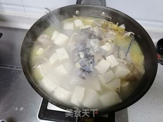 鱼油炖豆腐的家常做法