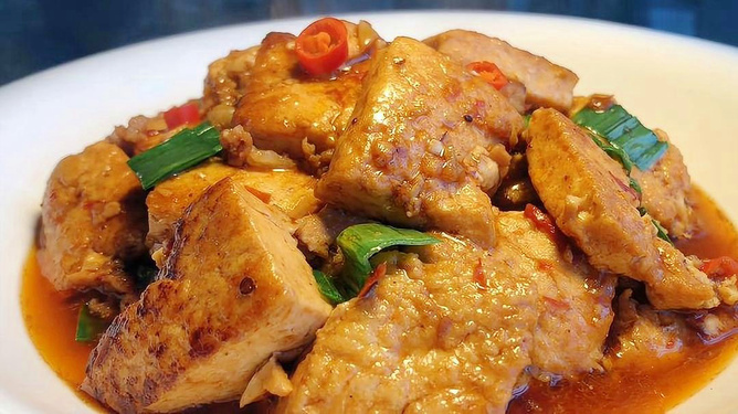 鸡蛋肉片烧豆腐，家常美食的全新诠释