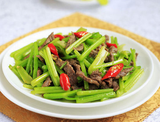 家常美味，芹菜炒肉，健康与美味的完美融合