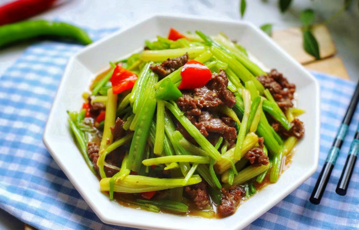 家常美味，芹菜炒肉，健康与美味的完美融合