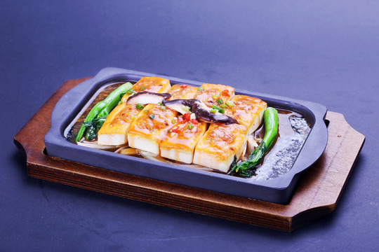 曲阳铁板豆腐，传统美食的现代演绎，美味与健康的完美结合