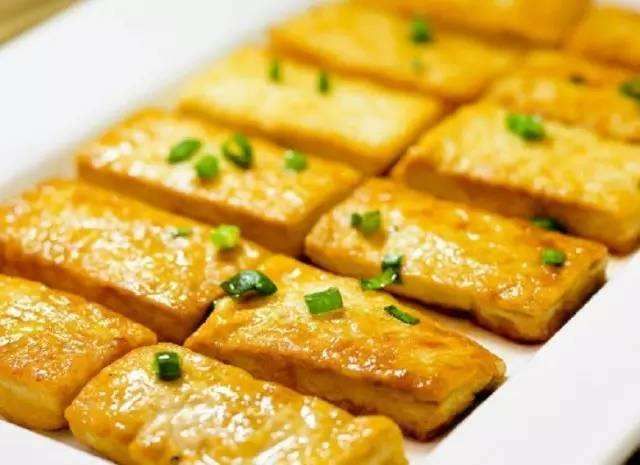 油炸豆腐丁，家常美食的惊艳变身