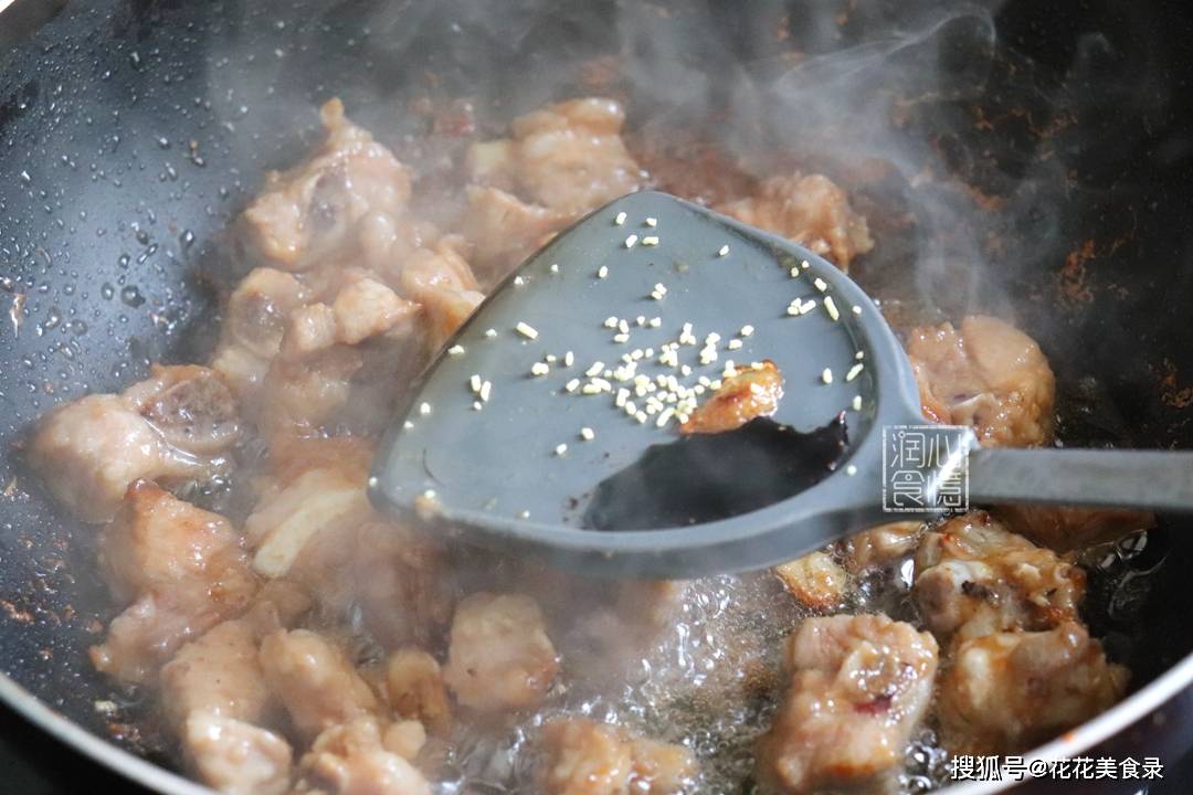 二荆条炒排骨的做法